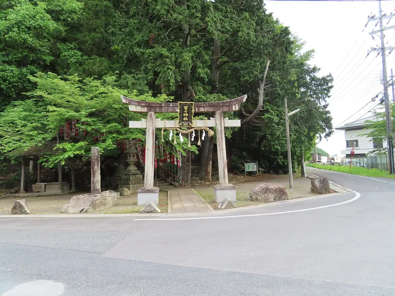 Momo Shrine