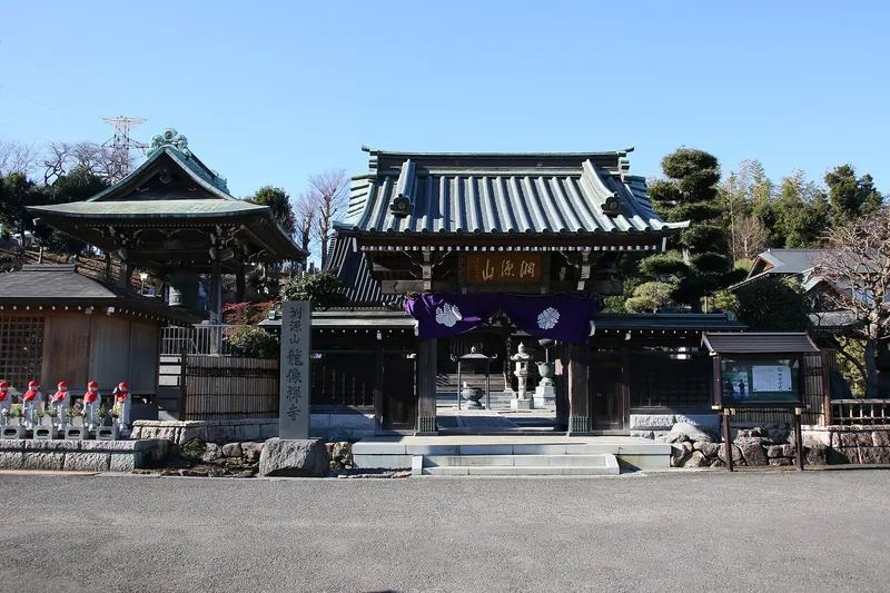Dragon Statue Temple