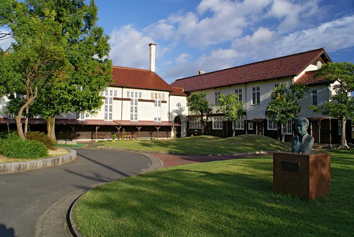 Hyde Memorial Hall and Kyōiku Kaikan