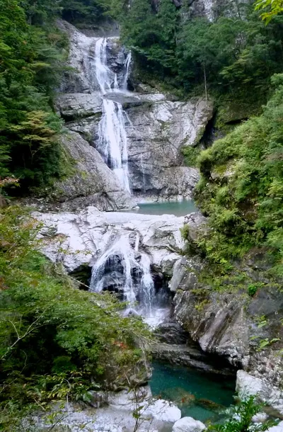 Nanatsugama Falls