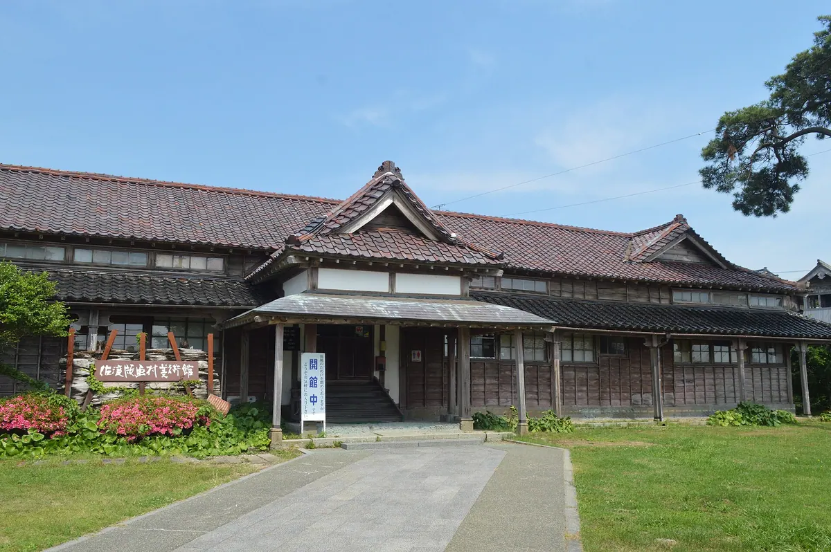 Sado Hangamura Art Museum