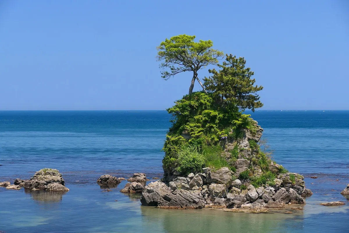 Onna-iwa