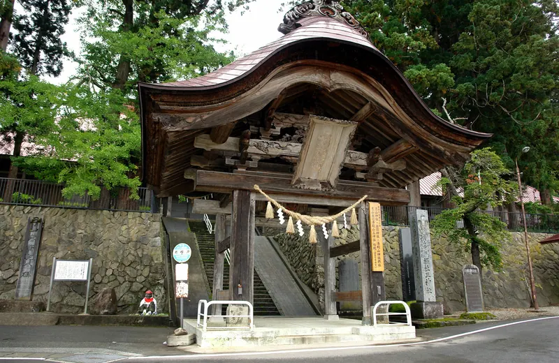 Iwaneaswa Sanzan Shrine