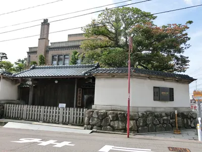 Niitsu House