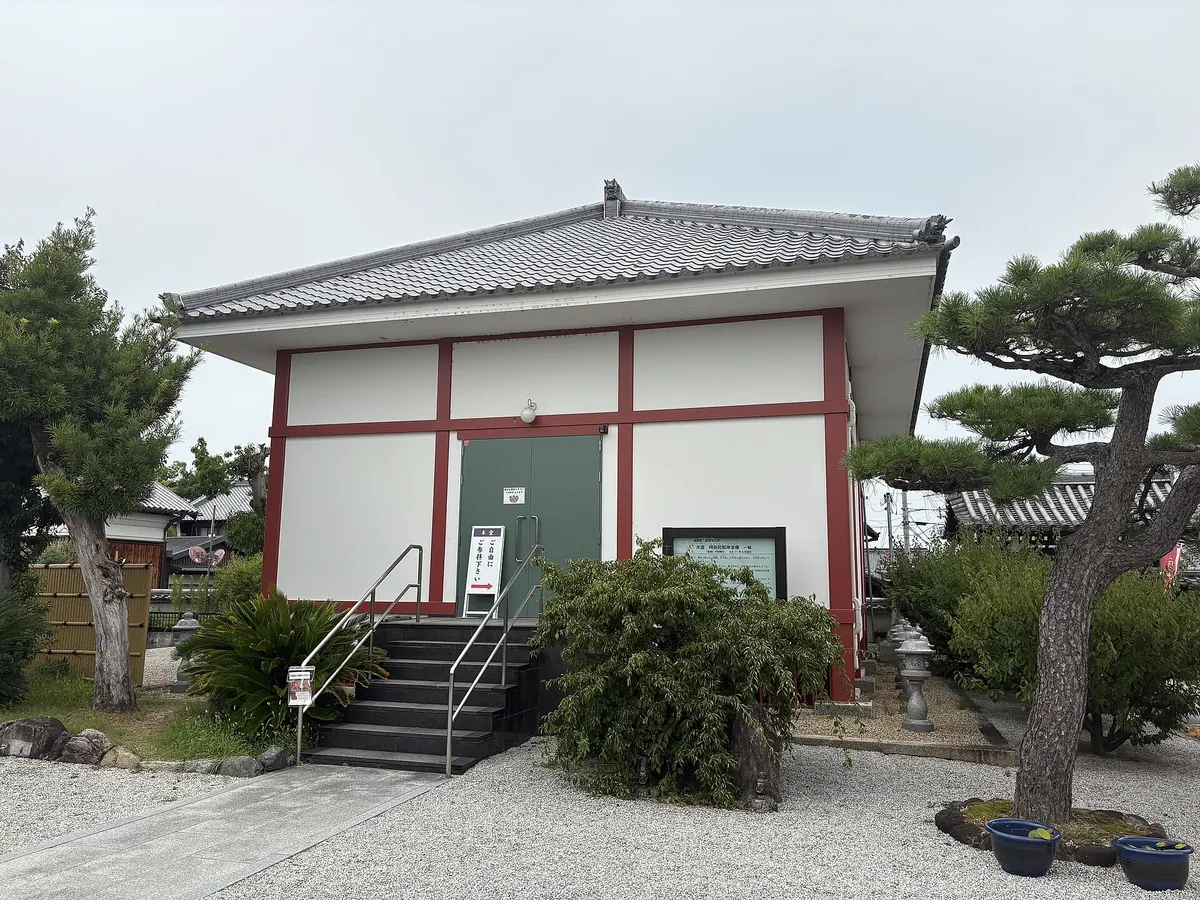 Gokuraku-ji Temple