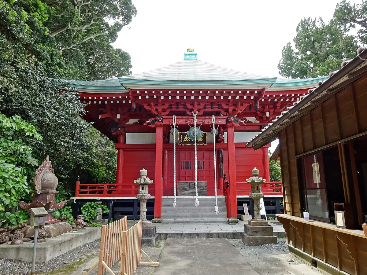 Hattachi Yakushi Temple
