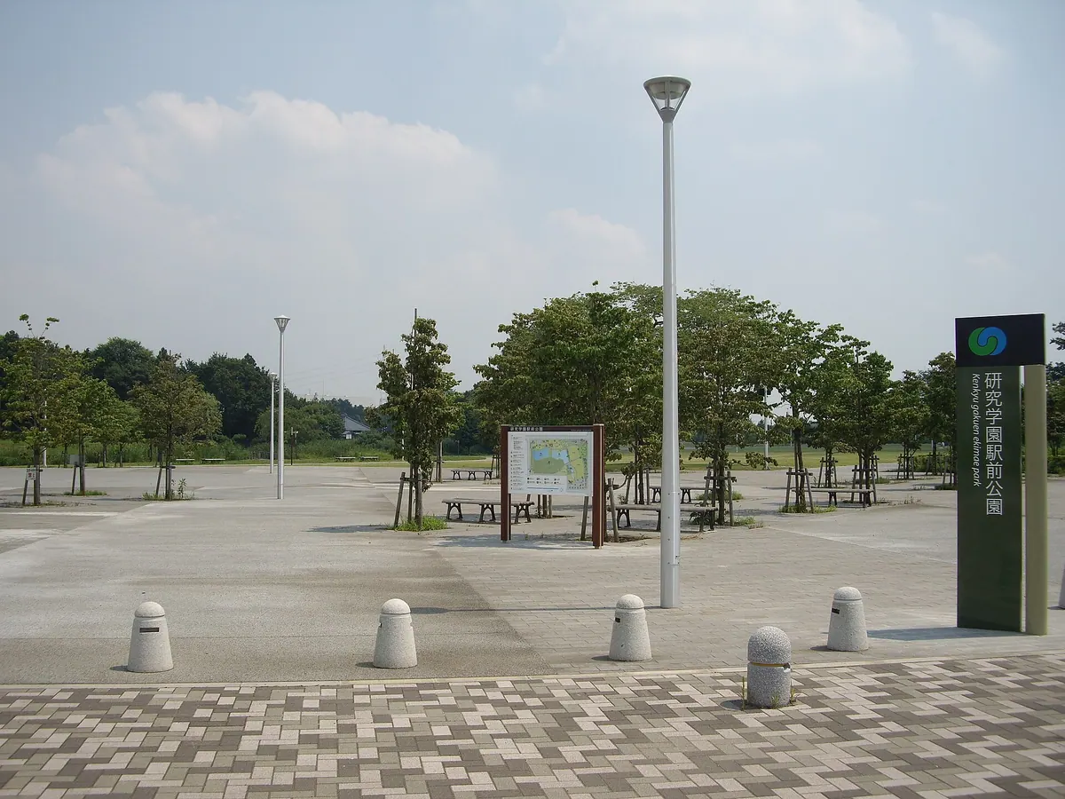 Kenkyū-gakuen Ekimae Park
