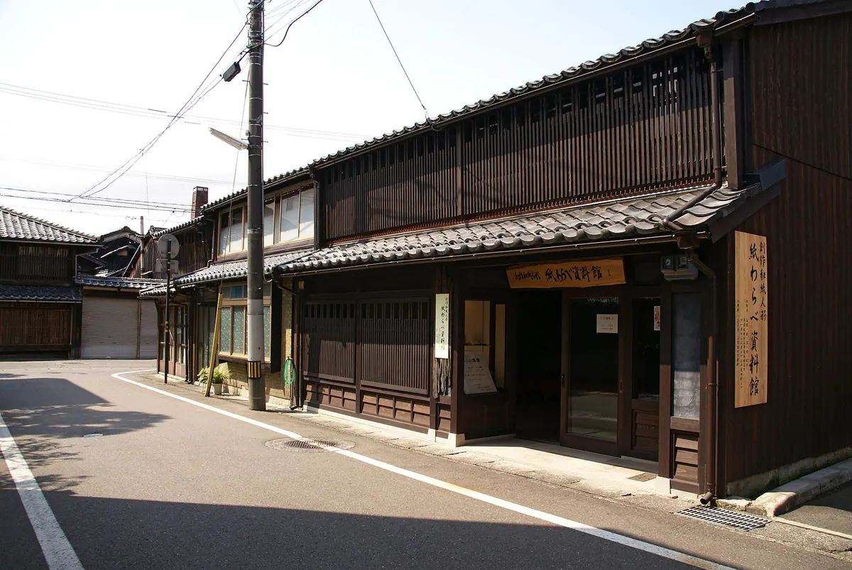 Kami-Warabe Washi Paper Doll Museum