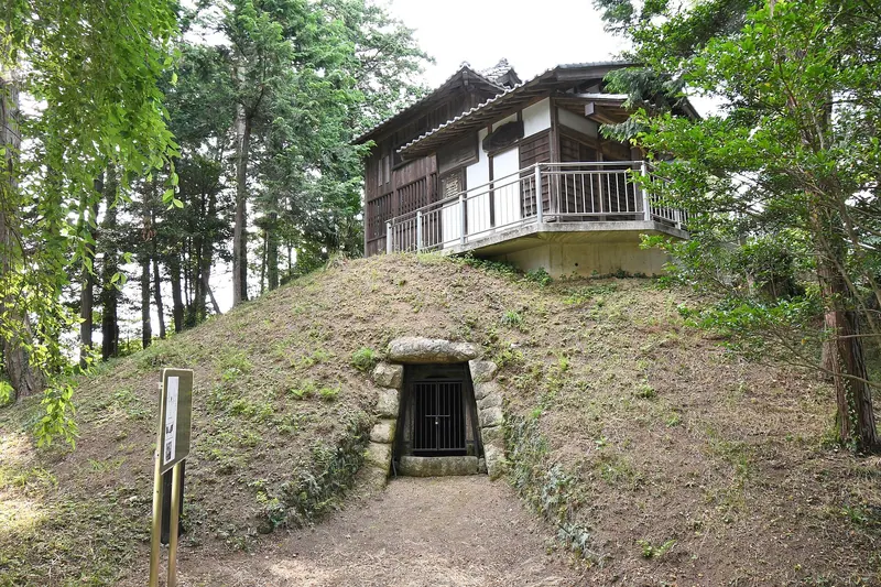 Wakamiya-Hachiman Kofun