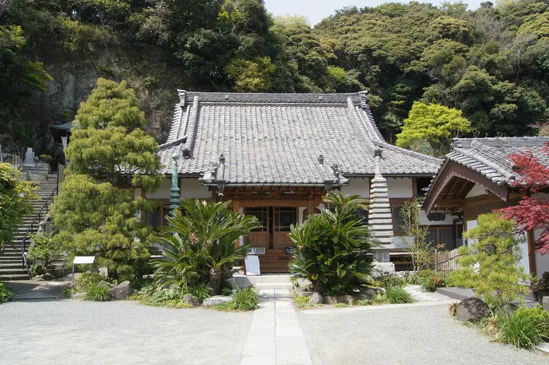 Yakuō-ji Temple