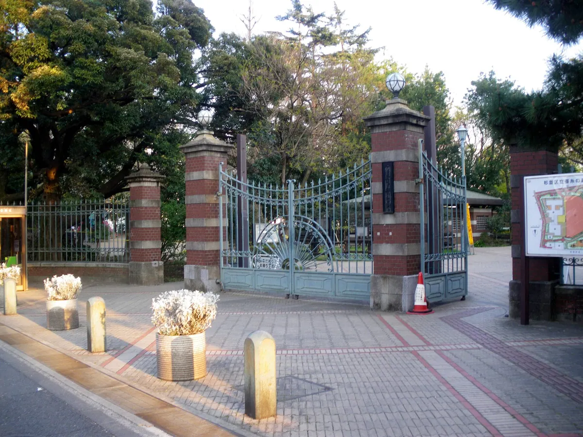 Sanshi-no-Mori Park