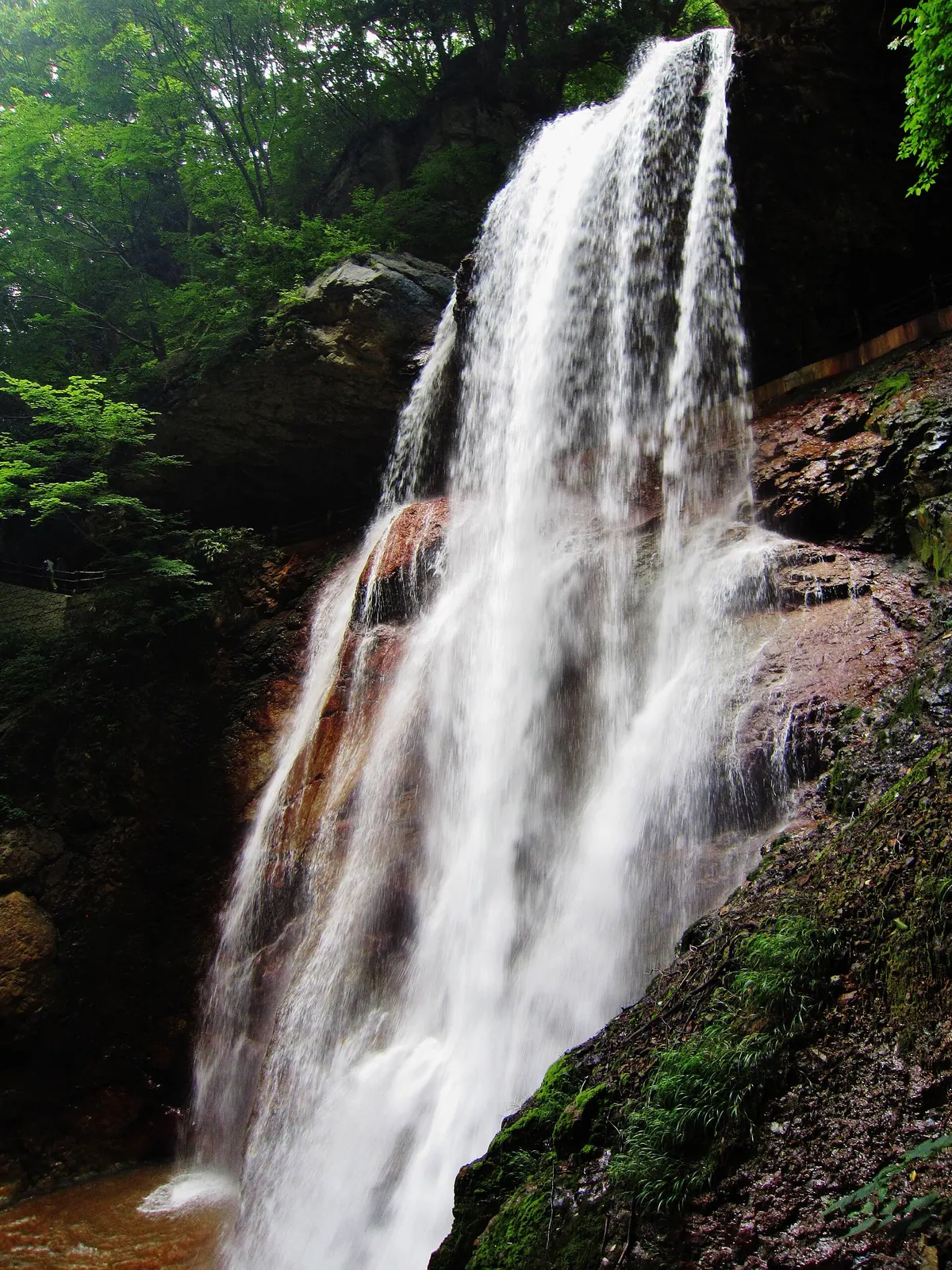 Kaminari Falls