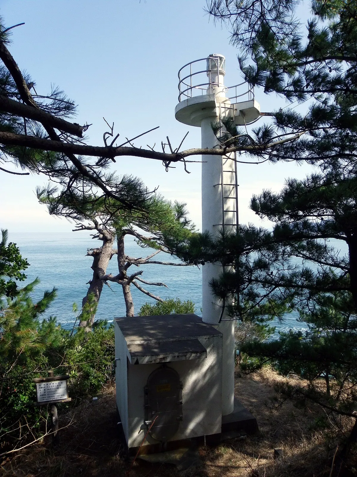 Takahama Shiroyama Lighthouse