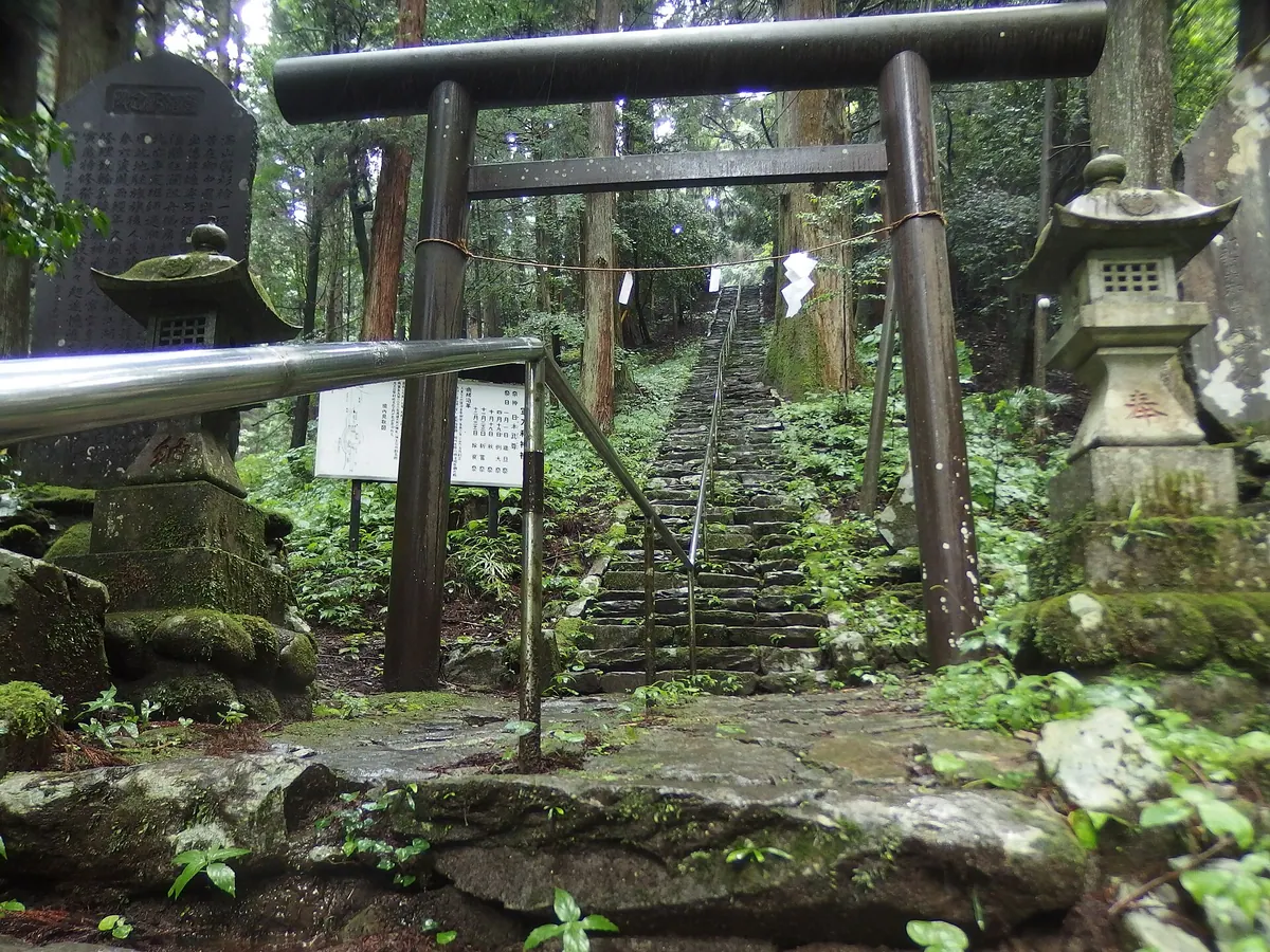 Gundari Shrine, Uenohara