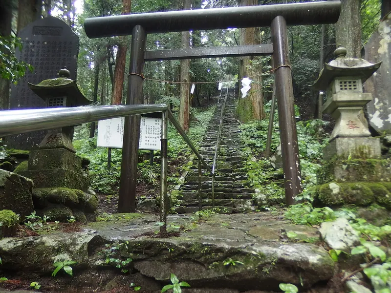 Gundari Shrine, Uenohara