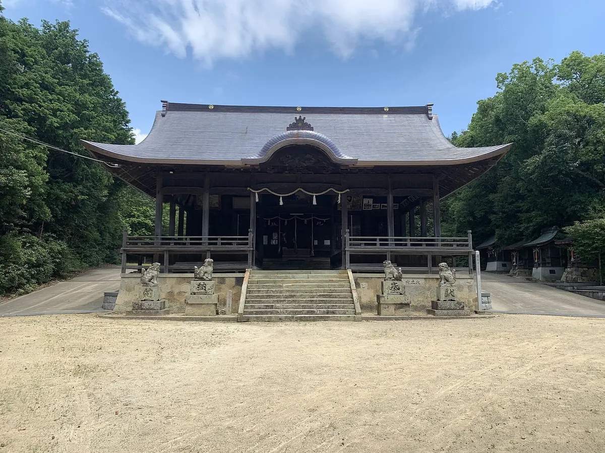 Kabuto-hachiman Shrine