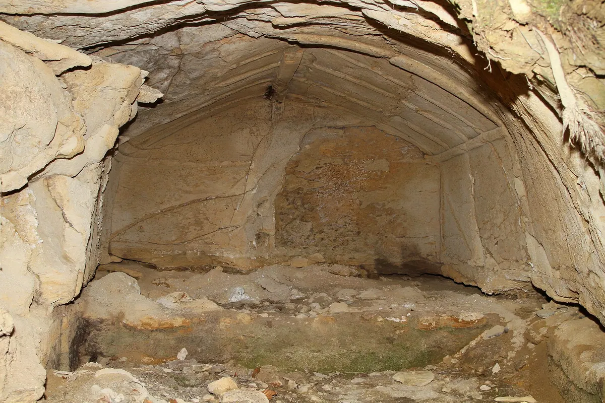 Shimomiwa Gyokudayato Corridor Tombs