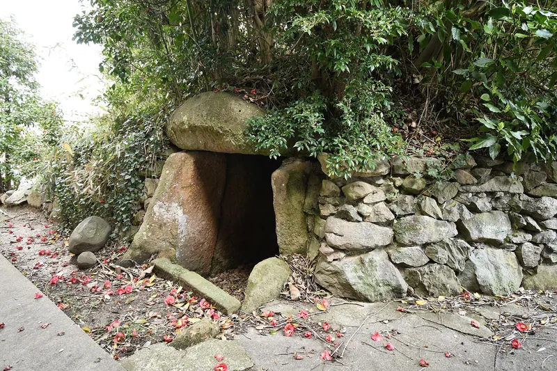 Asakumi Iwaya Kofun