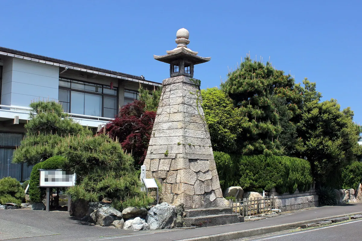 Stone Lantern at Suzaki