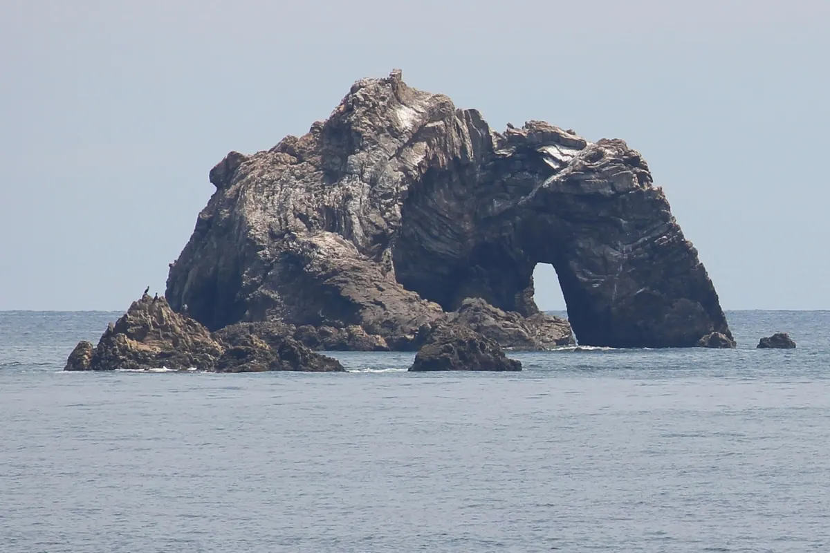 Hii Stone-gate