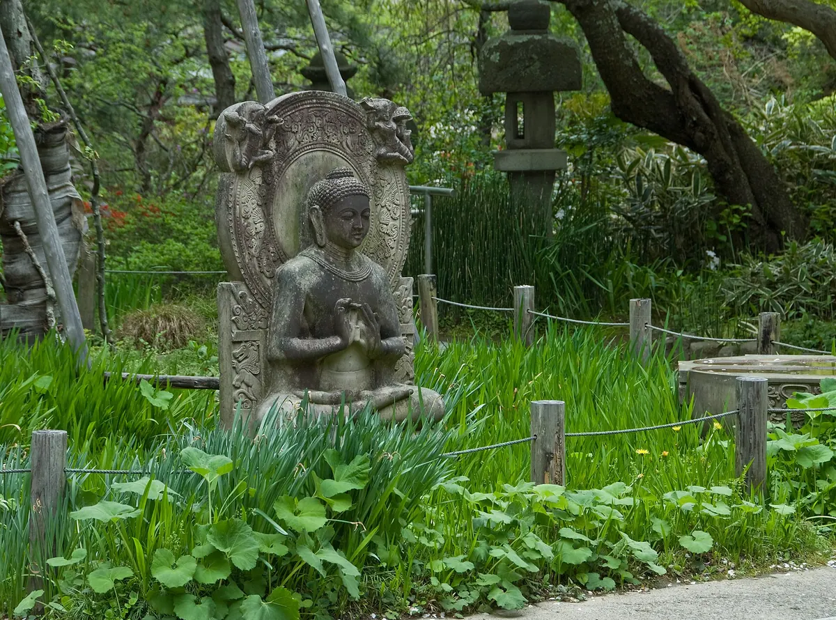 Ankokuron-ji Temple