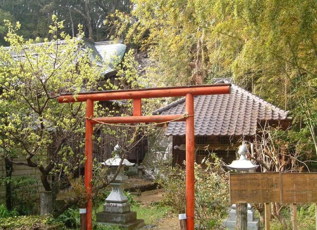 Tsukiyama Shrine