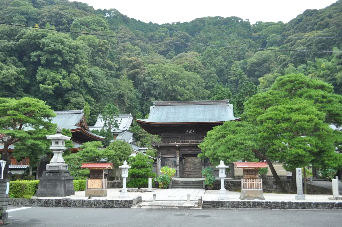 Shizuhatayama Castle