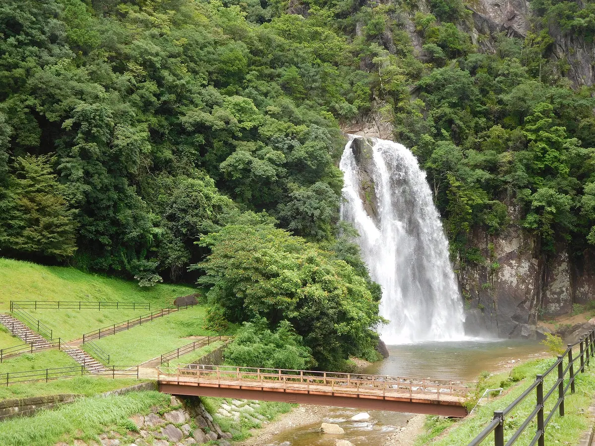 Hisetsu Falls
