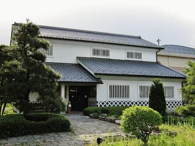 Usui Yoshimi bungakukan